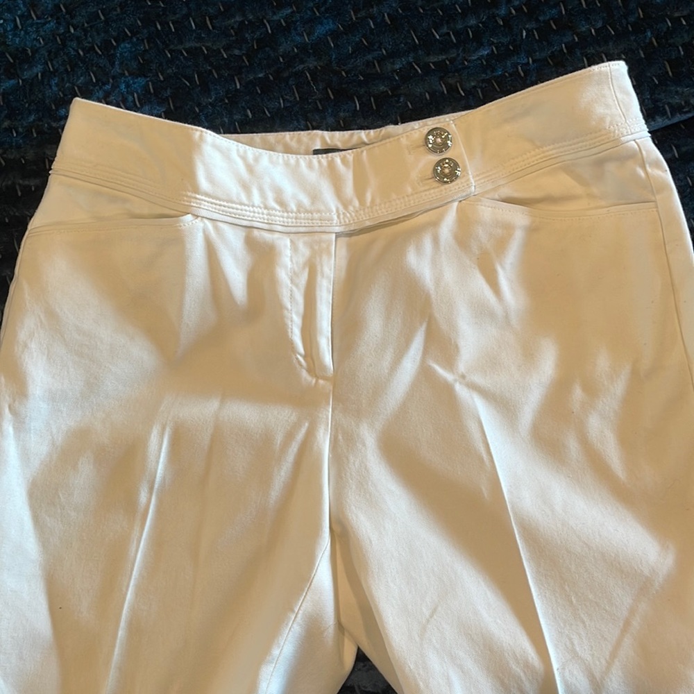 WHBM Slim White Capri Pants